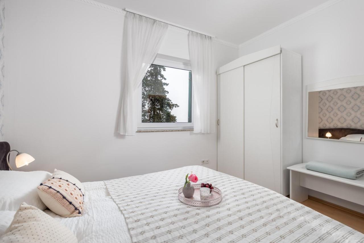 Summer Breeze Apartment With A Pool 오파티아 외부 사진
